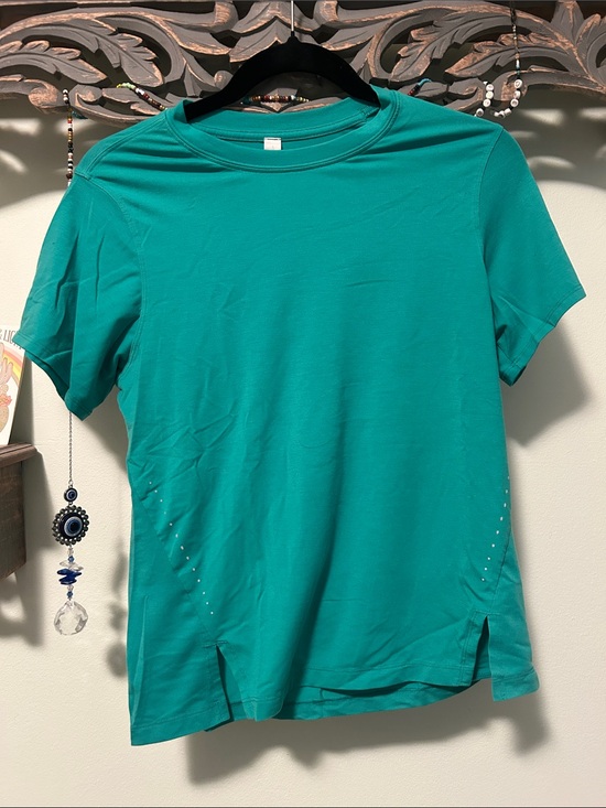 lululemon athletica Tops - Lululemon relaxed fit running t-shirt in Kelly green